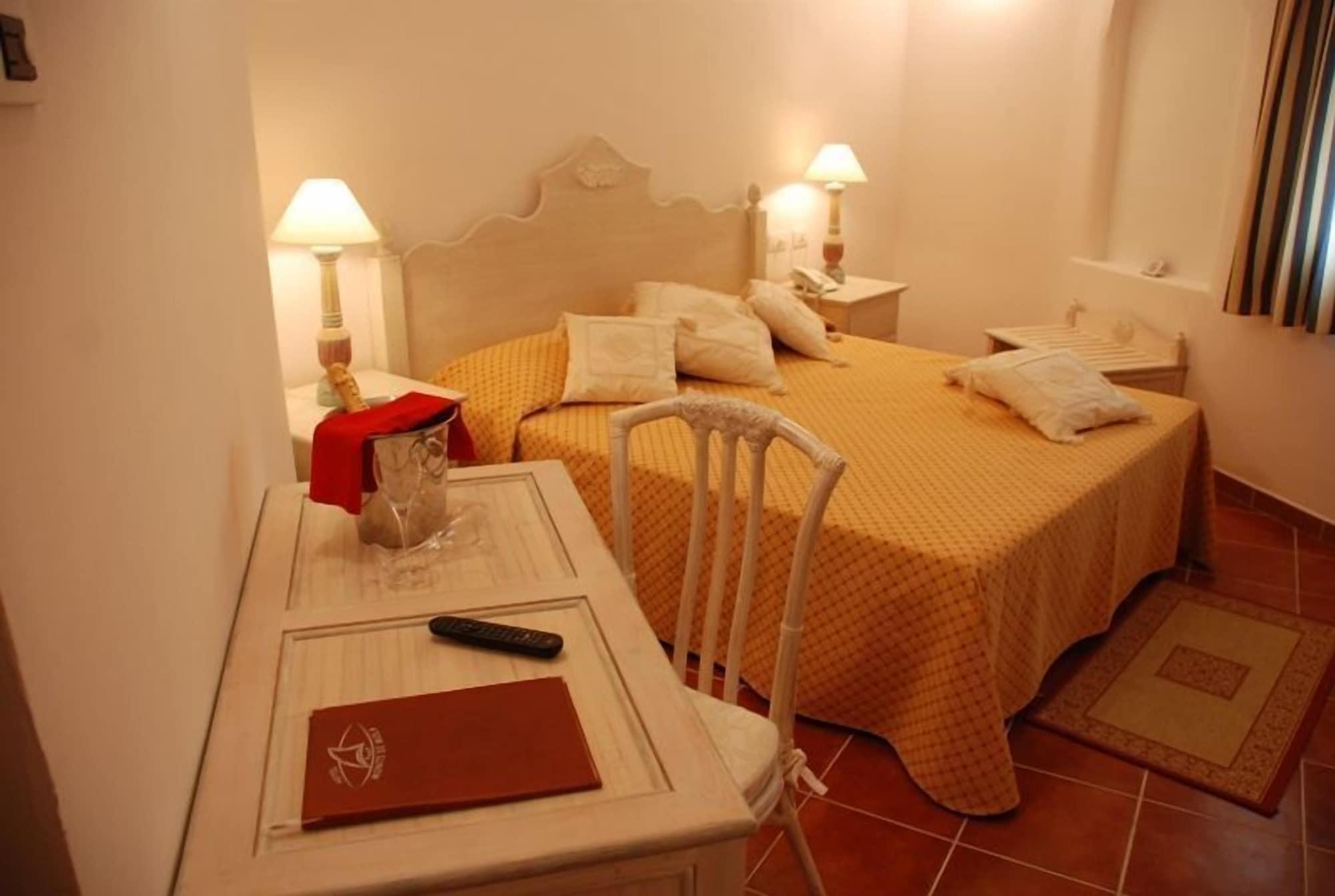 Hotel Monti Di Mola بورتو كيرفو المظهر الخارجي الصورة