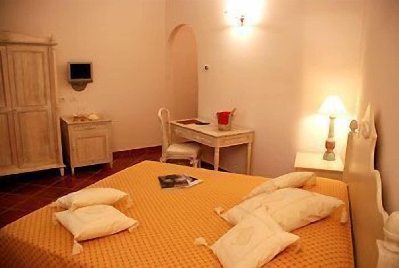 Hotel Monti Di Mola بورتو كيرفو المظهر الخارجي الصورة