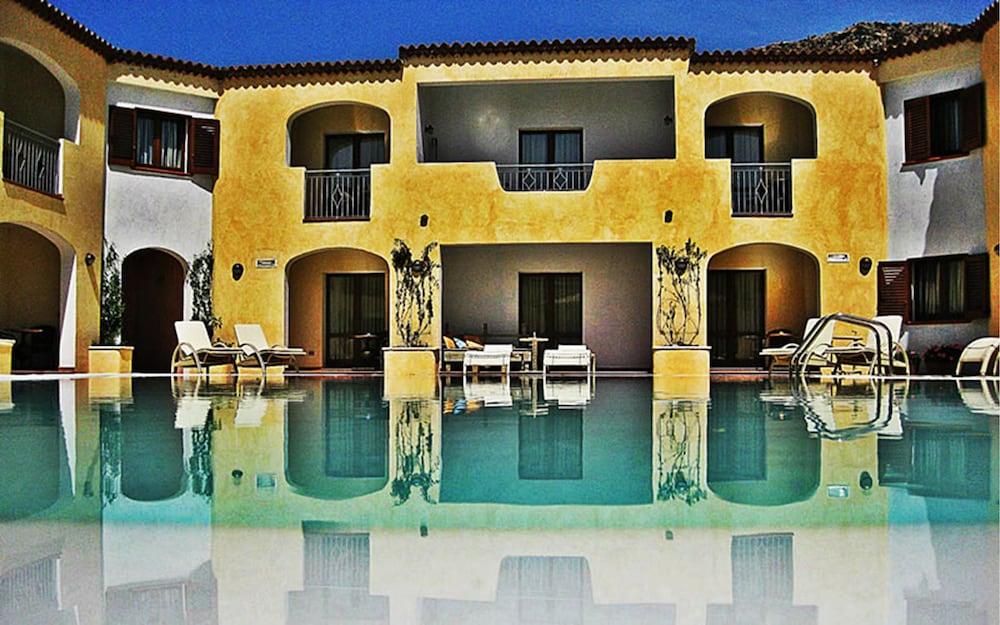 Hotel Monti Di Mola بورتو كيرفو المظهر الخارجي الصورة